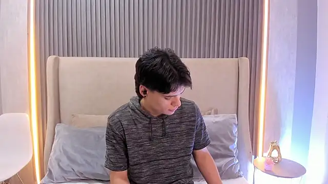 Snapshot of BenitoSaenz chatting on 11.20.25 BenitoSaenz online show from 11.20.25