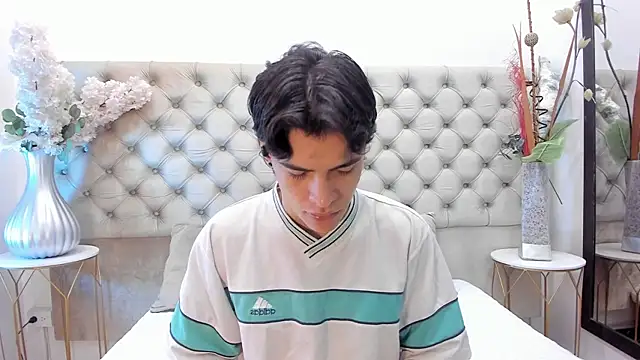 Snapshot of BenitoSaenz chatting on 11.25.25 BenitoSaenz online show from 11.25.25