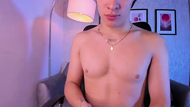 Snapshot of BenitoSaenz chatting on 12.01.25 BenitoSaenz online show from 12.01.25