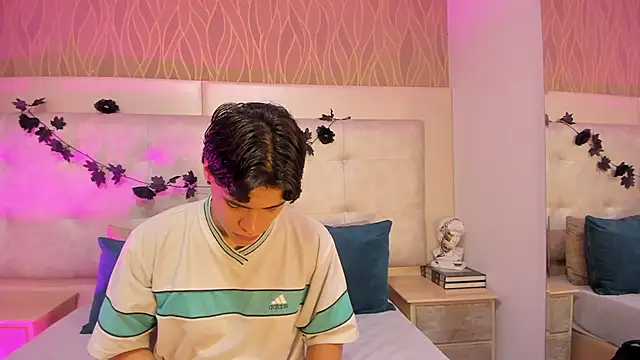 Snapshot of BenitoSaenz chatting on 12.04.25 BenitoSaenz online show from 12.04.25