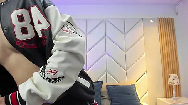 Snapshot of BenitoSaenz chatting on 12.14.25 BenitoSaenz online show from 12.14.25