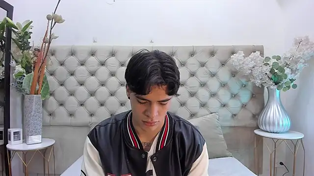 Snapshot of BenitoSaenz chatting on 12.15.25 BenitoSaenz online show from 12.15.25