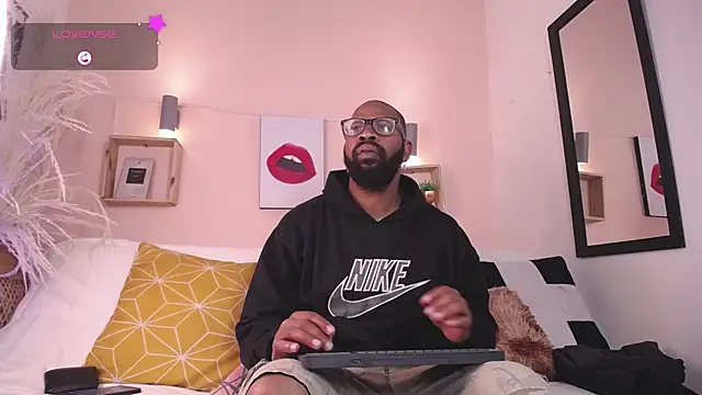 Snapshot of King_Malik chatting on 09.12.25 King Malik online show from 09.12.25