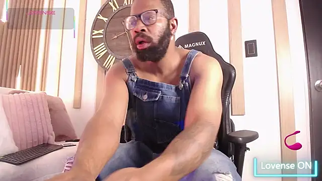 Snapshot of King_Malik chatting on 09.30.25 King Malik online show from 09.30.25