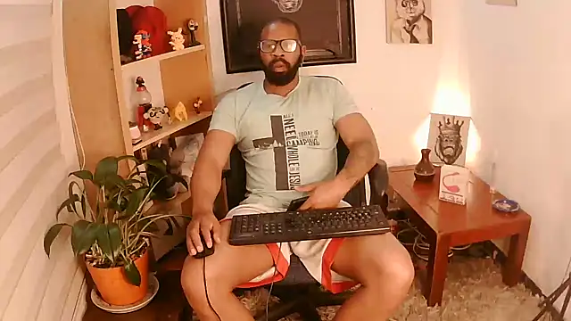 Snapshot of King_Malik chatting on 10.24.25 King Malik online show from 10.24.25