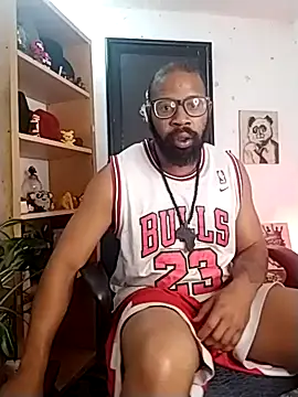 Snapshot of King_Malik chatting on 10.28.25 King Malik online show from 10.28.25