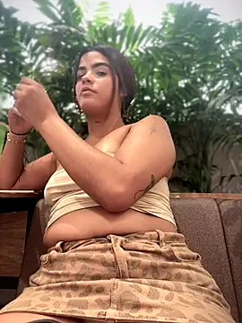 Snapshot of Kaily_Sweet16 chatting on 10.31.25 Kaily Sweet16 online show from 10.31.25