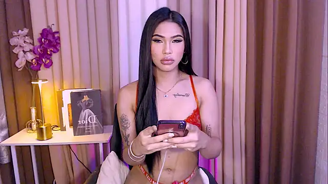 Snapshot of Megan_sativa chatting on 11.17.25 Megan sativa online show from 11.17.25