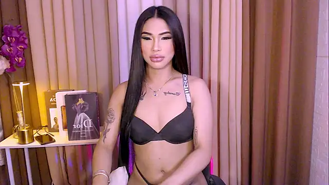 Snapshot of Megan_sativa chatting on 11.20.25 Megan sativa online show from 11.20.25