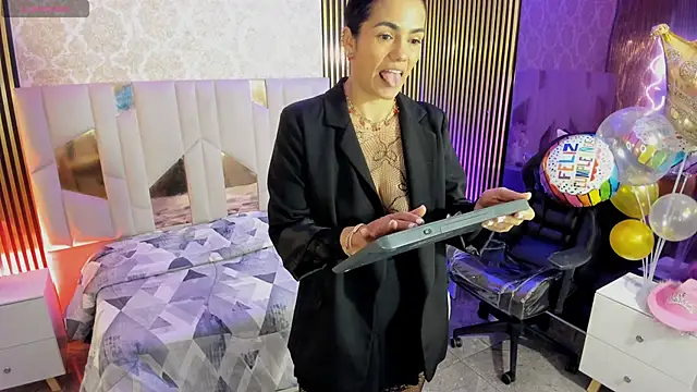 Rosalind tay online show from 10.15.25