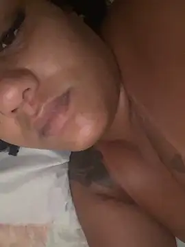 Snapshot of morenaluaa chatting on 11.11.25 morenaluaa online show from 11.11.25