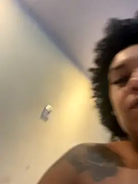 Snapshot of morenaluaa chatting on 11.14.25 morenaluaa online show from 11.14.25