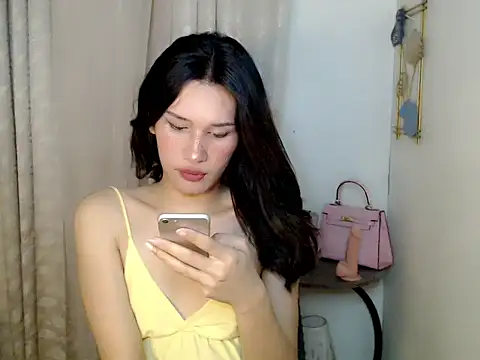 Snapshot of SerenaCortesi chatting on 04.08.26 SerenaCortesi online show from 04.08.26