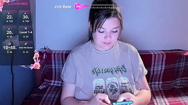 Snapshot of LinaElasm chatting on 10.21.25 LinaElasm online show from 10.21.25