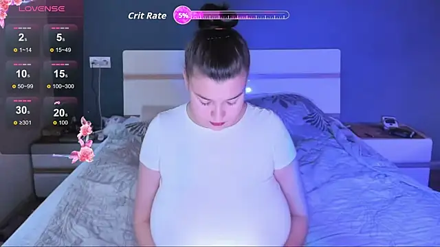 Snapshot of LinaElasm chatting on 11.18.25 LinaElasm online show from 11.18.25