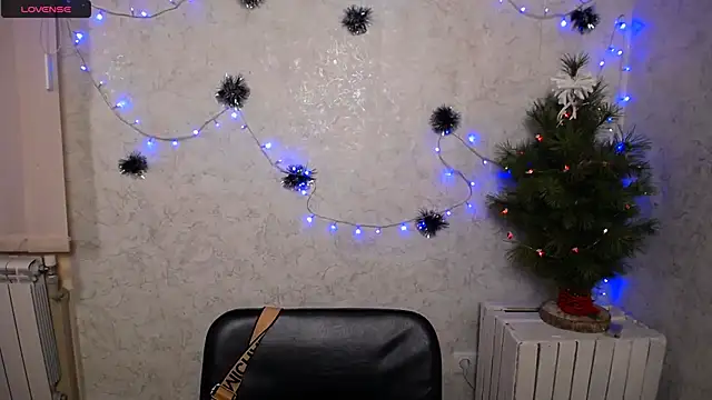 Snapshot of AmandaDimond_ chatting on 12.14.25 AmandaDimond online show from 12.14.25