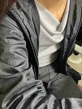 Snapshot of Mina048 chatting on 12.15.25 Mina048 online show from 12.15.25