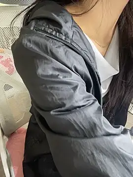 Snapshot of Mina048 chatting on 12.16.25 Mina048 online show from 12.16.25