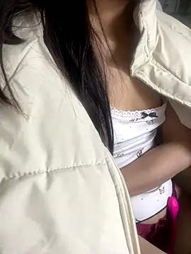 Snapshot of Mina048 chatting on 12.22.25 Mina048 online show from 12.22.25