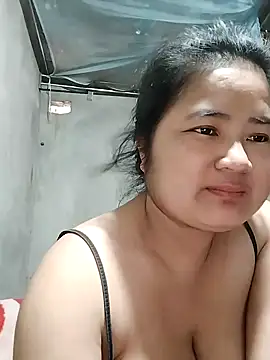 Snapshot of BigBoobs186 chatting on 11.14.25 BigBoobs186 online show from 11.14.25