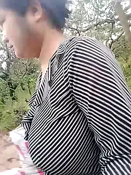 Snapshot of BigBoobs186 chatting on 11.23.25 BigBoobs186 online show from 11.23.25