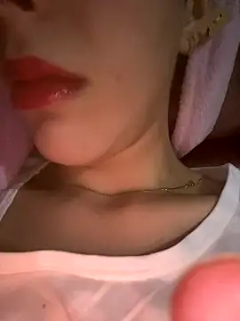 Snapshot of Mimisixo chatting on 10.24.25 Mimisixo online show from 10.24.25