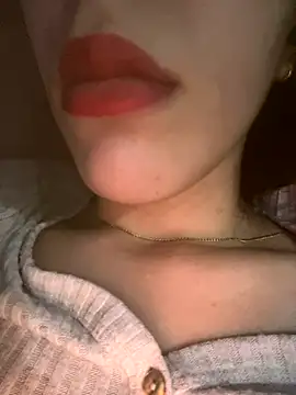 Snapshot of Mimisixo chatting on 10.31.25 Mimisixo online show from 10.31.25