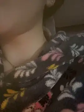 Snapshot of Mimisixo chatting on 11.04.25 Mimisixo online show from 11.04.25