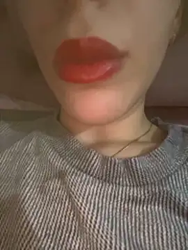 Snapshot of Mimisixo chatting on 11.05.25 Mimisixo online show from 11.05.25