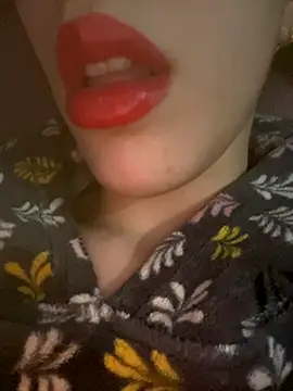 Snapshot of Mimisixo chatting on 11.17.25 Mimisixo online show from 11.17.25