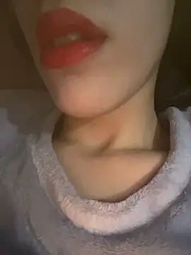 Snapshot of Mimisixo chatting on 11.18.25 Mimisixo online show from 11.18.25