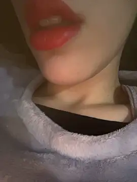 Snapshot of Mimisixo chatting on 11.20.25 Mimisixo online show from 11.20.25