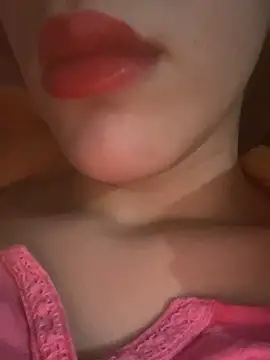 Snapshot of Mimisixo chatting on 11.21.25 Mimisixo online show from 11.21.25