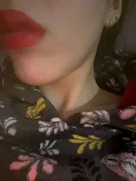 Snapshot of Mimisixo chatting on 11.24.25 Mimisixo online show from 11.24.25