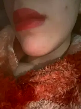 Snapshot of Mimisixo chatting on 12.04.25 Mimisixo online show from 12.04.25