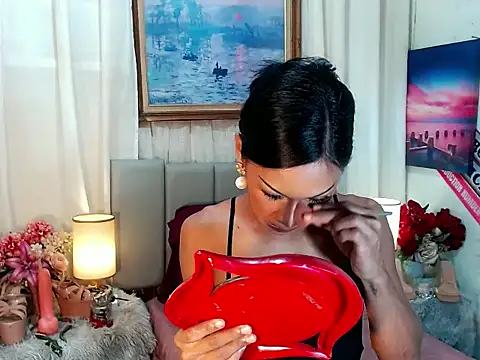 Snapshot of sassylatina chatting on 11.15.25 sassylatina online show from 11.15.25