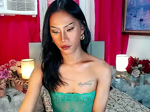 Snapshot of sassylatina chatting on 11.17.25 sassylatina online show from 11.17.25