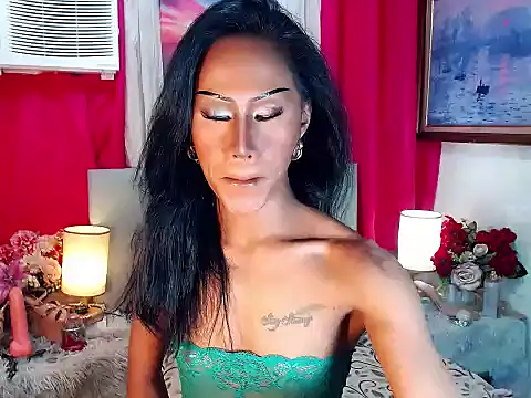 Snapshot of sassylatina chatting on 11.20.25 sassylatina online show from 11.20.25