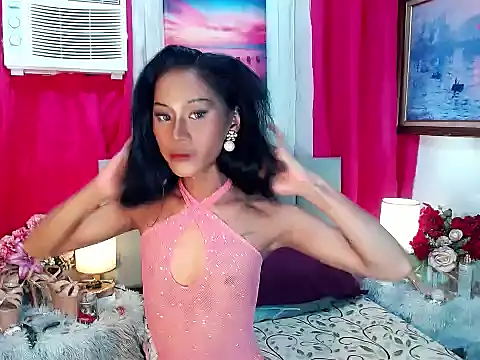 Snapshot of sassylatina chatting on 11.21.25 sassylatina online show from 11.21.25