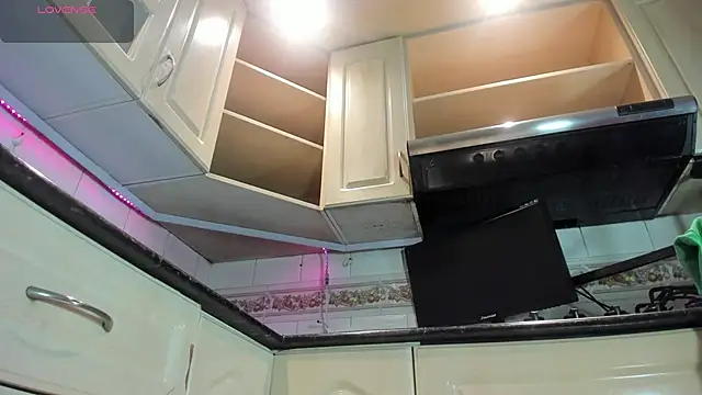 VictoriaPowell online show from 10.03.25