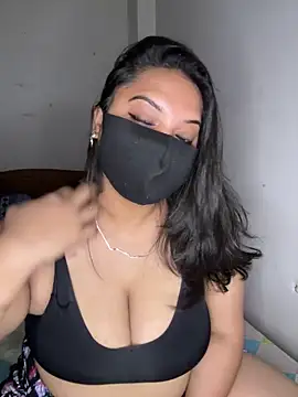 Snapshot of Momita-1 chatting on 10.28.25 Momita-1 online show from 10.28.25