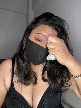 Snapshot of Momita-1 chatting on 11.04.25 Momita-1 online show from 11.04.25