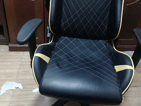 Snapshot of kontaq chatting on 10.15.25 kontaq online show from 10.15.25