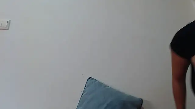 Snapshot of Maryem637048 chatting on 10.31.25 Maryem637048 online show from 10.31.25