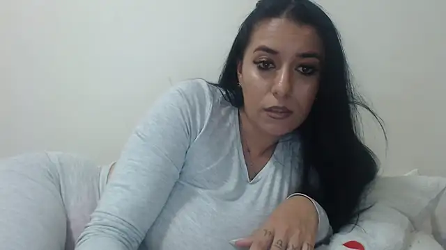 Snapshot of Maryem637048 chatting on 11.04.25 Maryem637048 online show from 11.04.25