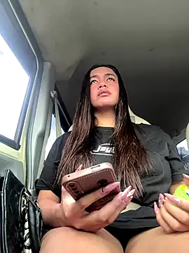 Snapshot of urasianlady chatting on 10.25.25 urasianlady online show from 10.25.25