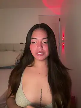 Snapshot of urasianlady chatting on 11.05.25 urasianlady online show from 11.05.25