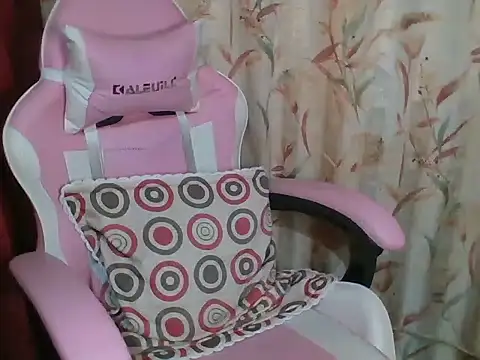 Snapshot of petite_sexy21 chatting on 03.13.26 petite sexy21 online show from 03.13.26