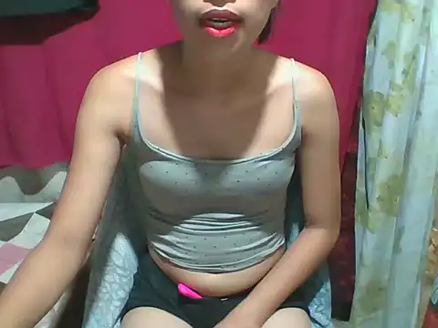 Snapshot of petite_sexy21 chatting on 04.03.26 petite sexy21 online show from 04.03.26