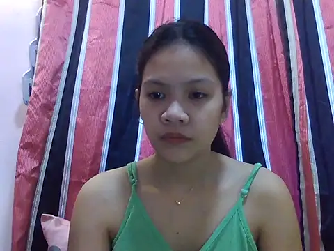 Snapshot of sweetcherry23 chatting on 12.17.25 sweetcherry23 online show from 12.17.25